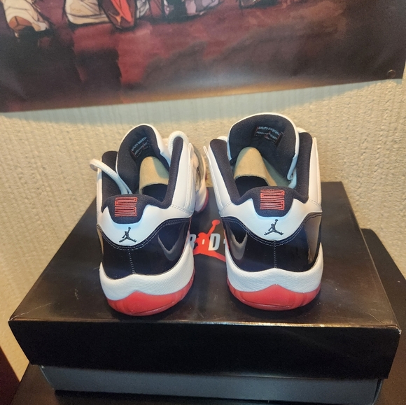 Air Jordan 11 Retro Low - white/university/red-black size 10.5 - Picture 8 of 8